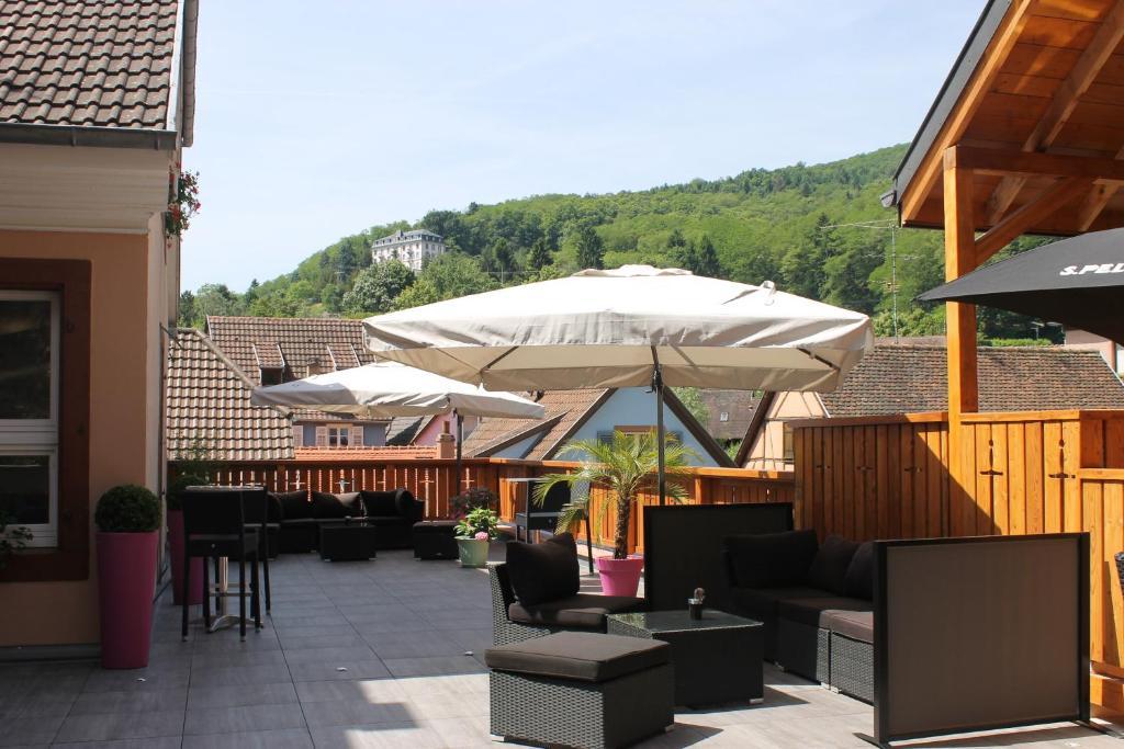 Hotel Restaurant 3 Châteaux Ribeauvillé Exterior foto